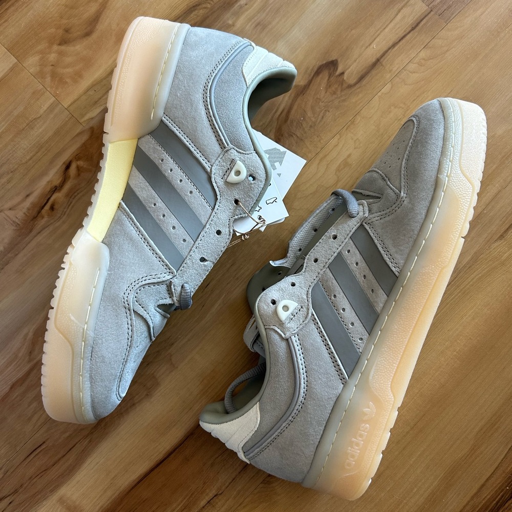 adidas rivalry low 86 - size 9
